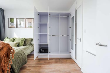 Deluxe 1 Bedroom Apartment - Image 6