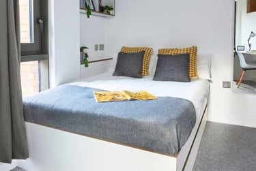 Studio Two Bed - Image 1