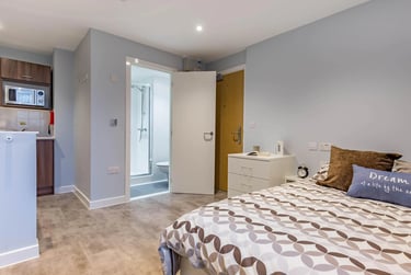 7 Bed Club Studio - Image 5