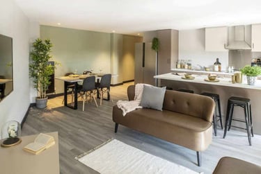 4 Bed Apartment - Image 4