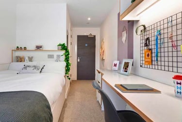 Ensuite Gold at 27 Magdalen Street, 27 Magdalen Street, New Town, Colchester, CO12ZT - Image 1