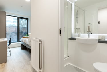 Ensuite Classic 8 Bed at Waterside, 58-62 Avon Street, Central, Bristol, BS20PX - Image 5
