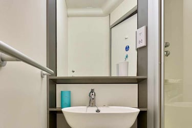 Ensuite Premium at Trust House, Salem Place, St Thomas, Exeter, EX46TZ - Image 4
