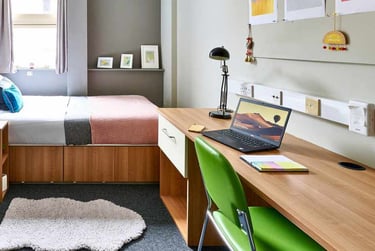 Studio Basic at Northernhay House, Northernhay Place, City Centre, Exeter, EX43RY - Image 1