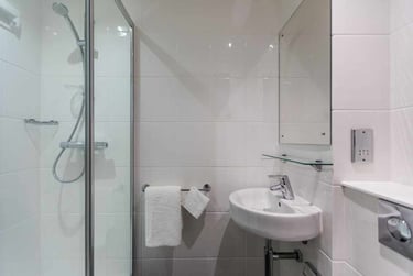 Platinum Studio at Queens Court, 15 Queens Walk, City Centre, Reading, RG17QF - Image 5