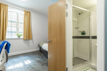 Standard En Suite - Image 3