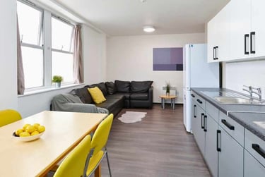 Ensuite Basic at Northernhay House, Northernhay Place, City Centre, Exeter, EX43RY - Image 7