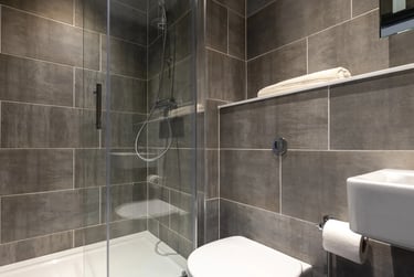Standard Ensuite - Image 7