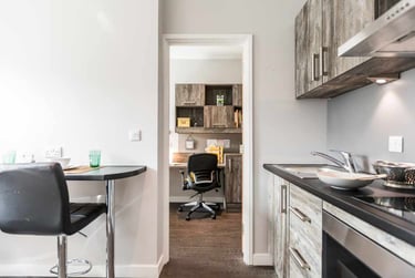 Gold En-suite - Image 5