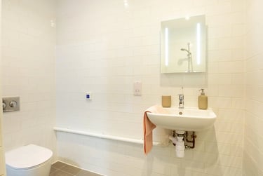 Deluxe Studio at Bentley House, 10 Moland Street, City Centre, Birmingham, B47AU - Image 8