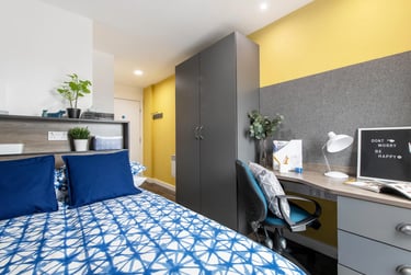 Classic En Suite - Image 1