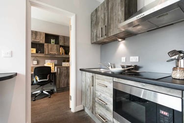 Silver Ensuite - Image 5