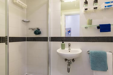 Standard En Suite - Image 4