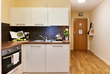 Studio Premium at The Hub, 21-25 South Lambeth Road, Vauxhall, London, SW81SU - Image 4