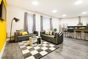 Club En Suite - Image 4