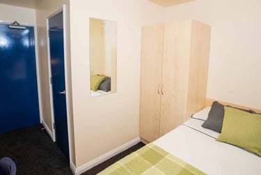 Ensuite Classic at Queen's Hospital Close, Bath Row, Edgbaston, Birmingham, B151NH - Image 3