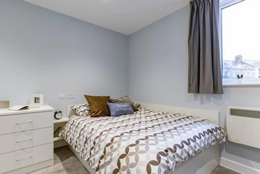 5 Bed Club Studio - Image 1