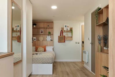 Studio Platinum Balcony - Image 3