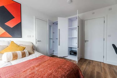 Upper Deluxe with City View 2 Bedroom Apartment - Image 7