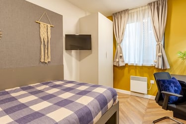 Standard - 2 Bed Flat - Image 1