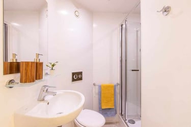 Deluxe Studio - Image 8