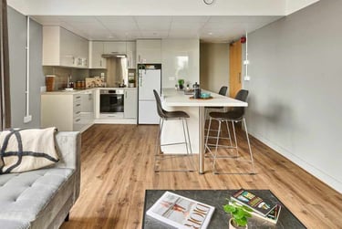 Ensuite Gold - Image 3