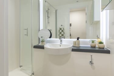 Ensuite Classic 5 Bed at Waterside, 58-62 Avon Street, Central, Bristol, BS20PX - Image 2