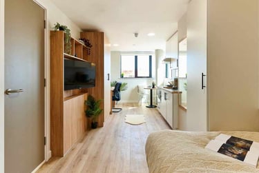 Studio Platinum Balcony - Image 1