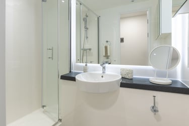 Ensuite Classic 8 Bed at Waterside, 58-62 Avon Street, Central, Bristol, BS20PX - Image 4