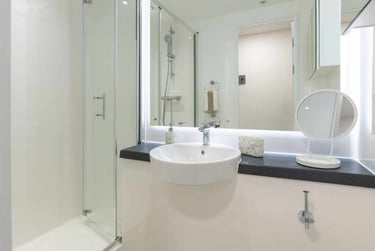 Ensuite Classic 6 Bed Upper Floor at Waterside, 58-62 Avon Street, City Centre, Bristol, BS20PX - Image 7