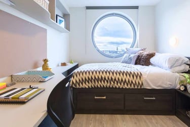 Studio Deluxe Plus - Image 1