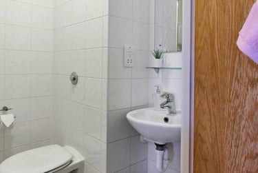 Ensuite Accessible at Heantun Point, 1 Culwell Street, City Centre, Wolverhampton, WV100JT - Image 6