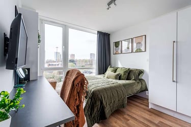 Deluxe with City View 1 Bedroom Apartment - Image 4