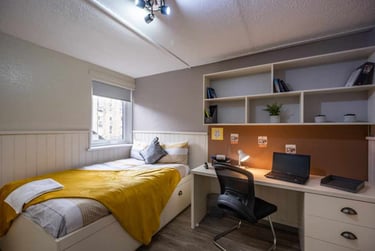 6 Bed Premium - Image 1