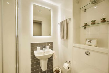 Platinum Ensuite at Brigg Point, Gas Lane, Central, Bristol, BS20PZ - Image 3