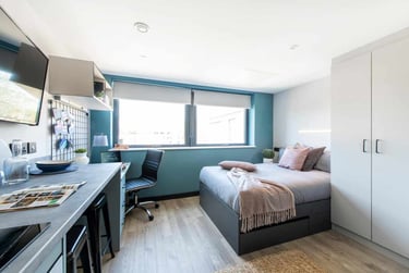 Accessible Studio at Luna, 301 St Albans Road, City Centre, Hatfield, AL109RH - Image 1