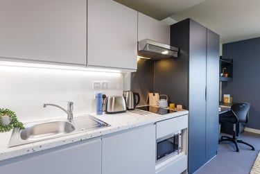 7th & 8th Floor Studio - Image 9