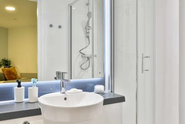 Diamond Ensuite at Brigg Point, Gas Lane, Central, Bristol, BS20SF - Image 6