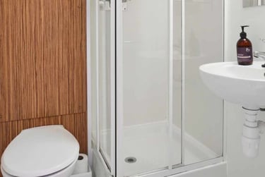 Ensuite Classic at The Northfield, New North Road, St Davids, Exeter, EX44FB - Image 5