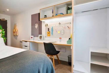Ensuite Gold at 27 Magdalen Street, 27 Magdalen Street, New Town, Colchester, CO12ZT - Image 1