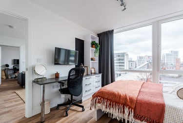 Upper Deluxe 2 Bedroom Apartment - Image 8