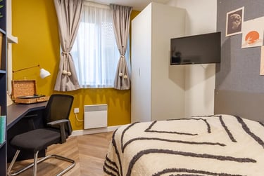 Classic - 2 Bed Flat at Belaton House, 130 Holdenhurst Road, Central, Bournemouth, BH88AW - Image 1