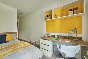 5 Bed En-suite Upper Floors - Image 1
