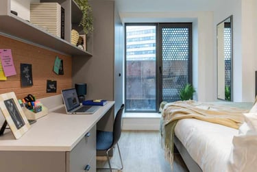 Ensuite Classic 5 Bed at Waterside, 58-62 Avon Street, City Centre, Bristol, BS20PX - Image 2