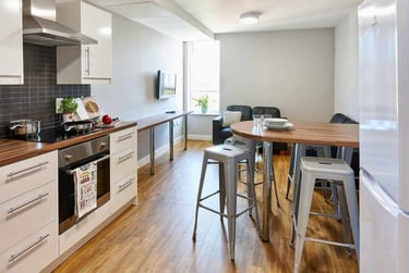 Flat Four Bedroom - Image 5