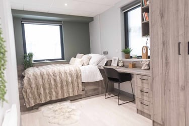 Classic En-suite at Crown Place, Trinity Quay, 2 Kings Road, Swansea, SA18FE - Image 1