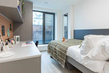 Ensuite Classic 6 Bed Upper Floor at Waterside, 58-62 Avon Street, City Centre, Bristol, BS20PX - Image 2