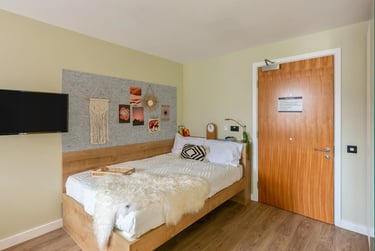 Extra Large Double Studio - Image 1