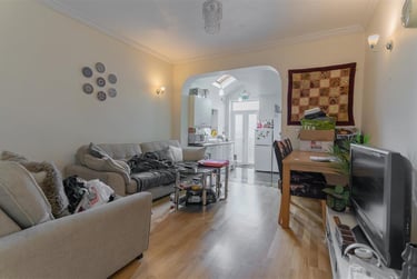 3 bed flat, Milner Road, Selly Park, Birmingham, B297RL - Image 1