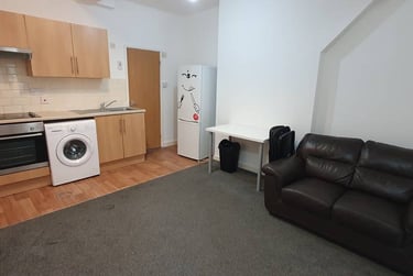2 bed flat, 4, 2, Adamstown, Cardiff, CF240EW - Image 1